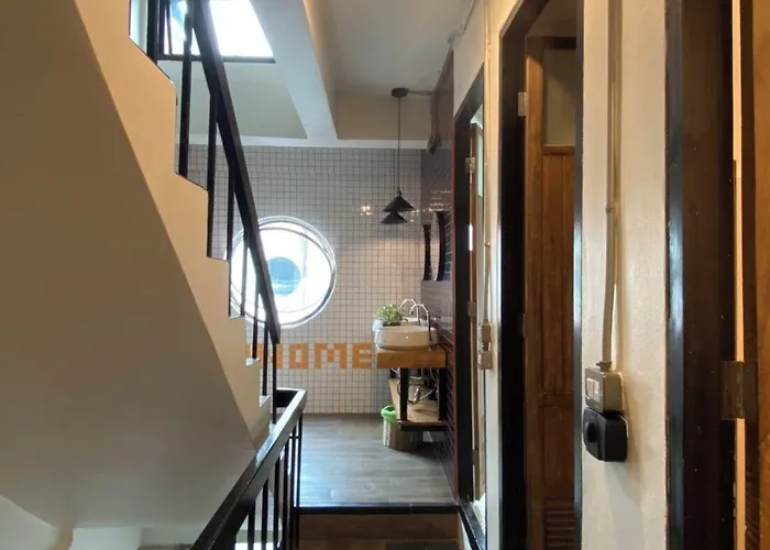 Monomer Hostel *